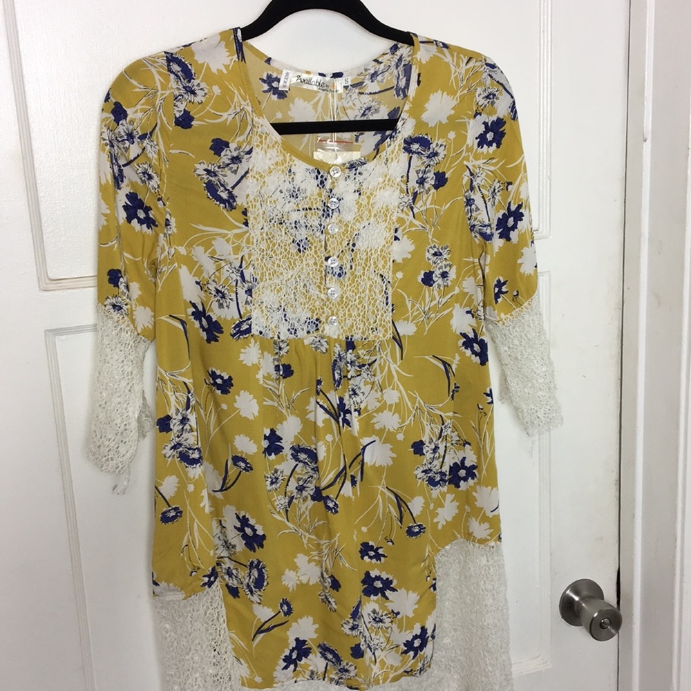 Available lace blouse size small NEW